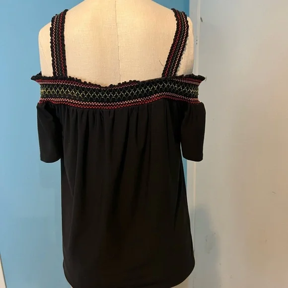 Gorgeous whbm top. Size small off shoulder - Picture 3 of 4